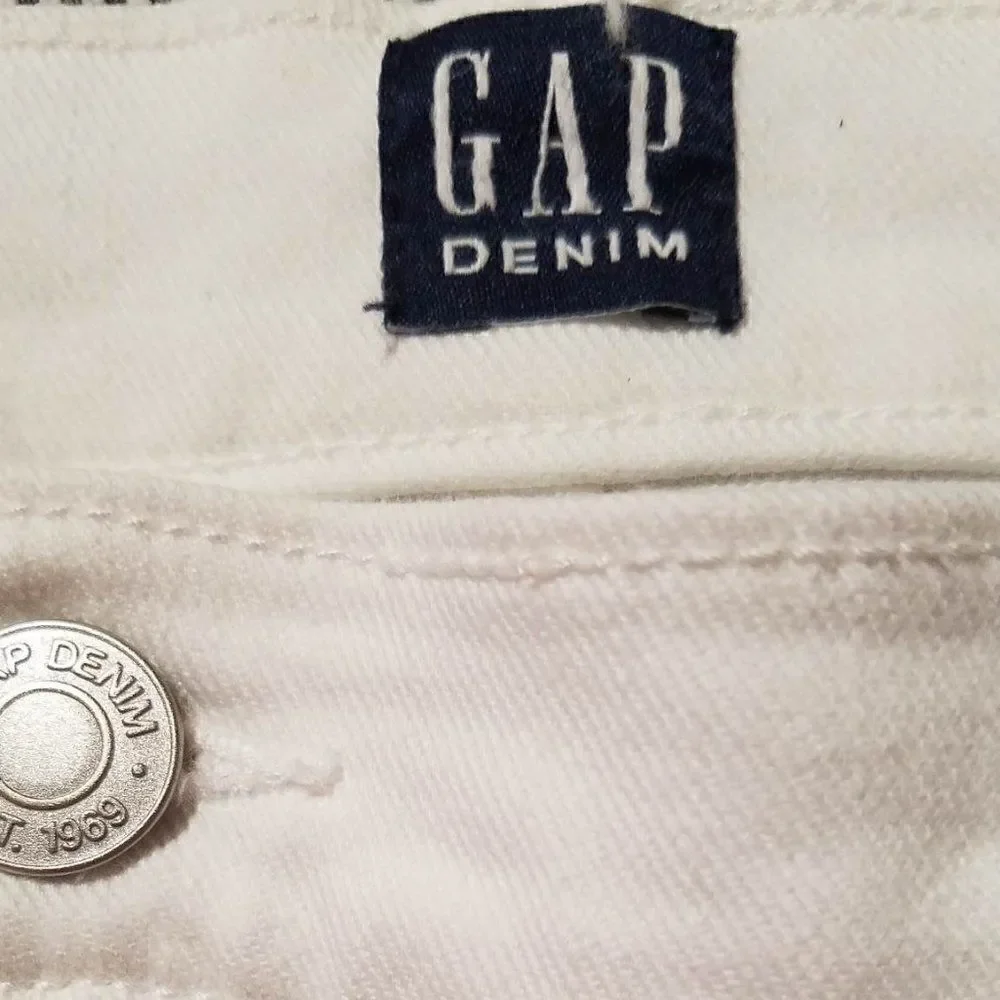 Gap 1969 White Jeans True Skinny size 33Regular